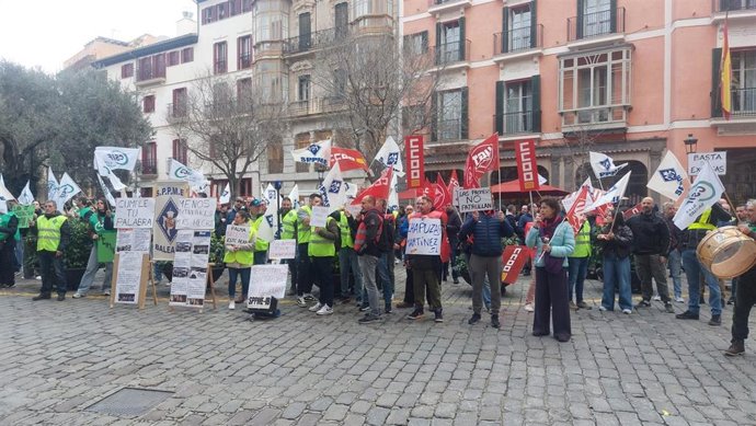 Archivo - Sindicatos de la Policía Local de Palma convocan una manifestación este jueves por el Plan de Ordenación