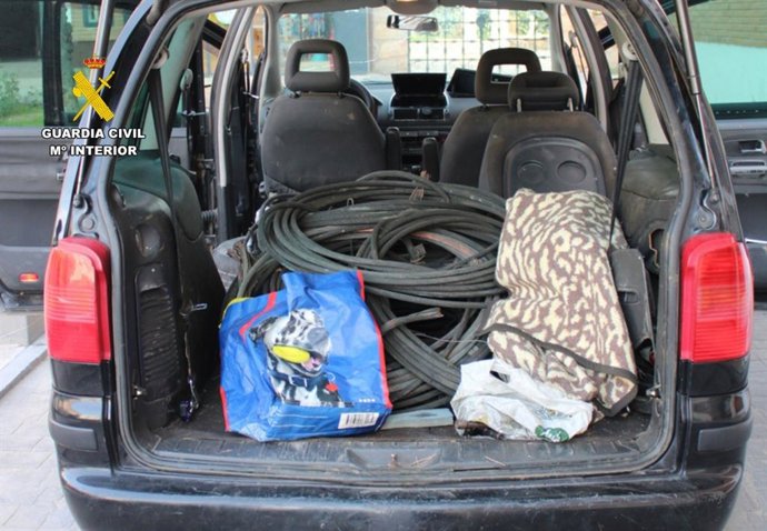 Rollos de cable de cobre de la línea de tren convencional Madrid-Barcelona, robados en Castejón de las Armas y Bubierca y después localizados en Ateca.