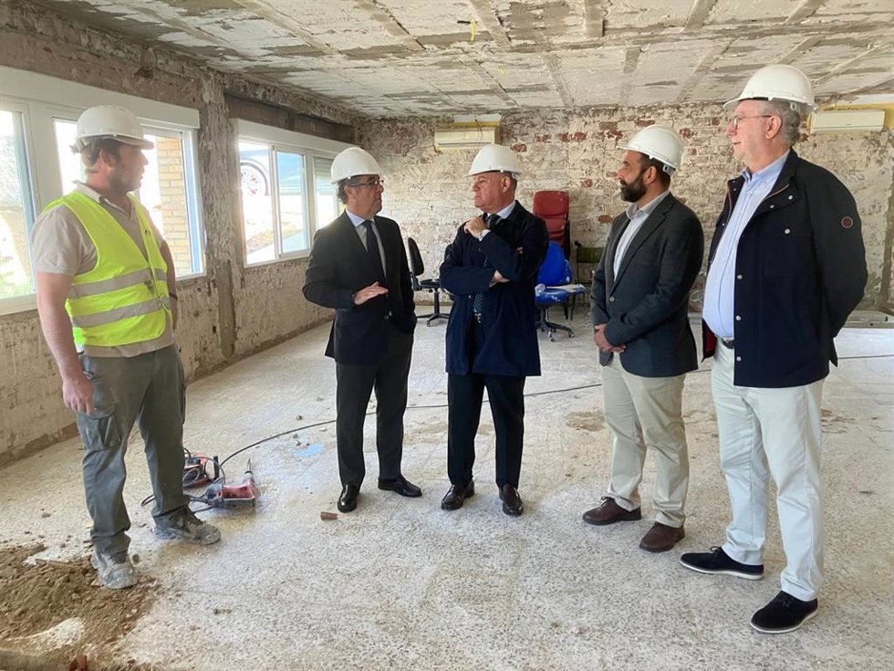 El delegado de Desarrollo Educativo y Formación Profesional visita el Centro del Profesorado (CEP) José Rodríguez Galán de Antequera (Málaga)