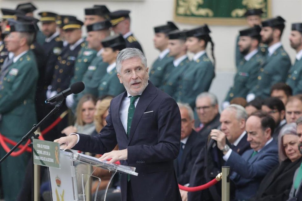 El ministro del Interior,Fernando Grande-Marlaska (2d), interviene en Algeciras en el acto oficial de toma de posesión del nuevo jefe de la Comandancia de la Guardia Civil, el coronel Fernando López-Rey. A 19 de marzo de 2026 en Algeciras.