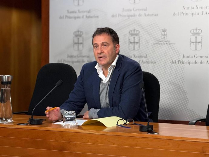 El concejal del PP José Luis Costillas, en rueda de prensa.