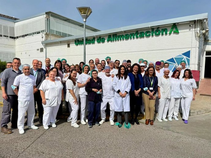 Equipo de cocina central del Hospital Universitario Virgen del Rocío de Sevilla