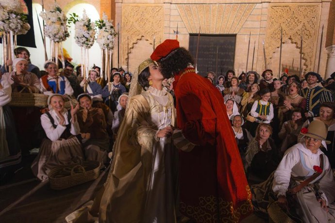 Desfile teatralizado por el 500 aniversario de la boda de Carlos V e Isabel de Portugal en Sevilla, en foto de archivo.