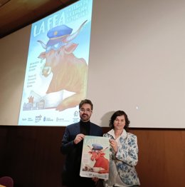 La concejala de Cultura del Ayuntamiento de Gijón, Montserrat López Moro, presenta, en el Museo del Ferrocarril, la IV Feria de la Edición Asturiana (FEA), junto al coordinador del evento, Dani Álvarez Prendes.