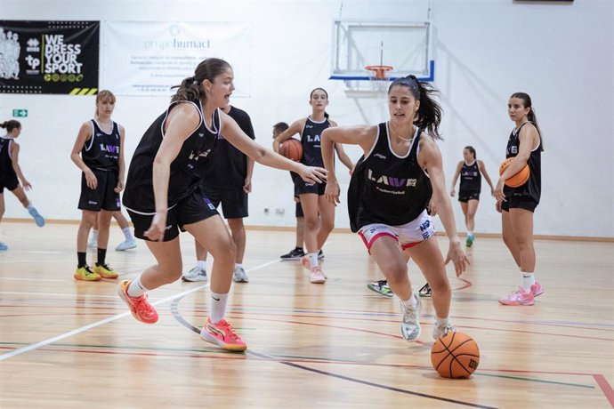 Archivo - Endesa premiará con 10 000 euros al proyecto ganador de los II Premios Basket Girlz.