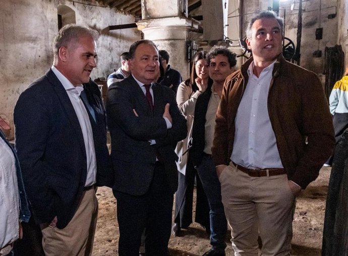 El presidente de la Diputación de Huelva, David Toscano, durante su visita a Bollullos Par del Condado.