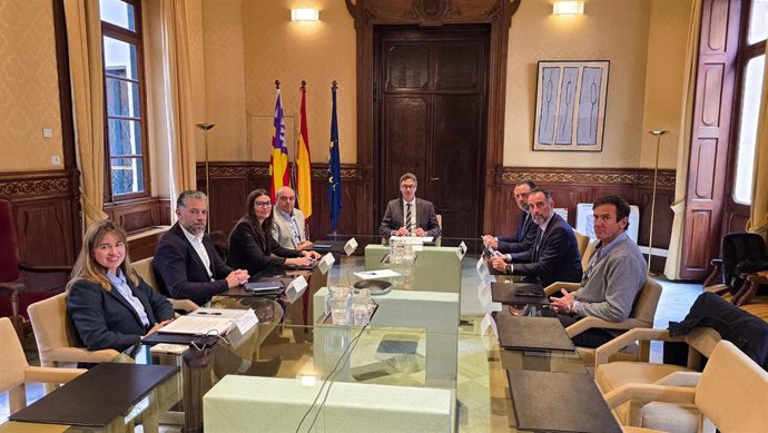 El Govern con representantes del sector de la construcción