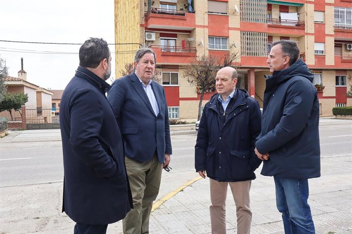 Diputados de Vox han visitado este jueves la localidad zaragozana de Fuentes de Ebro.