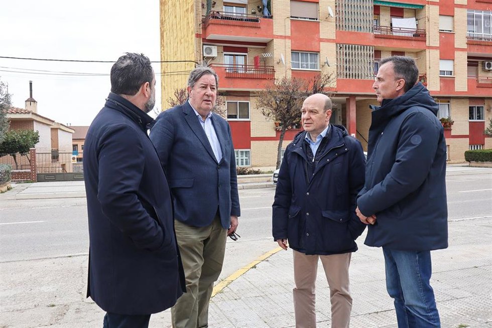 Diputados de Vox han visitado este jueves la localidad zaragozana de Fuentes de Ebro.