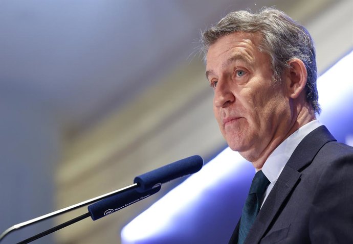 O presidente do PP, Alberto Núñez Feijóo, durante um café da manhã informativo do Nueva Economía Fórum, no Four Seasons Hotel, em 17 de fevereiro de 2026, em Madri (Espanha).