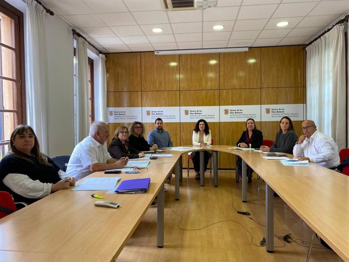 El Govern mejora la coordinación entre consellerias para que las políticas de juventud no sean aisladas.