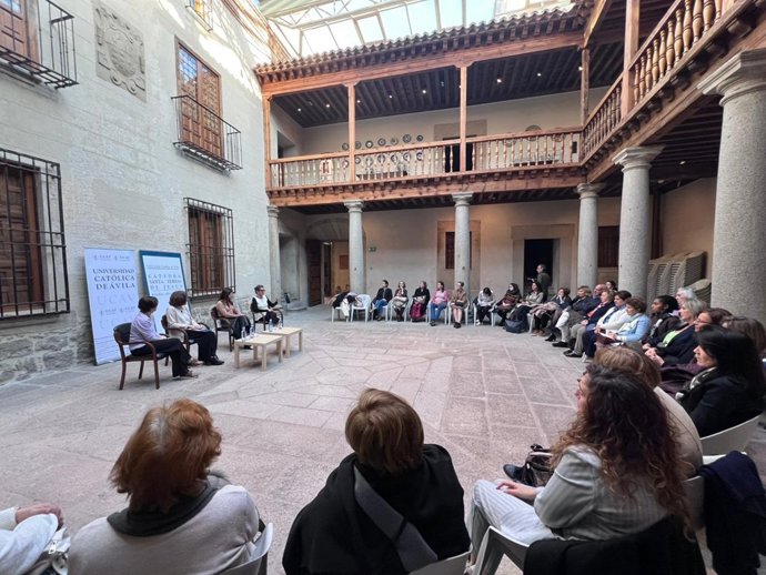 La UCAV reflexiona a través de un coloquio sobre el papel de la mujer en el mundo profesional