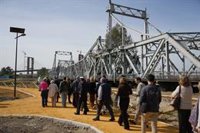 El Puerto de Sevilla lanza un programa de visitas gratuitas al Puente de Hierro por su centenario