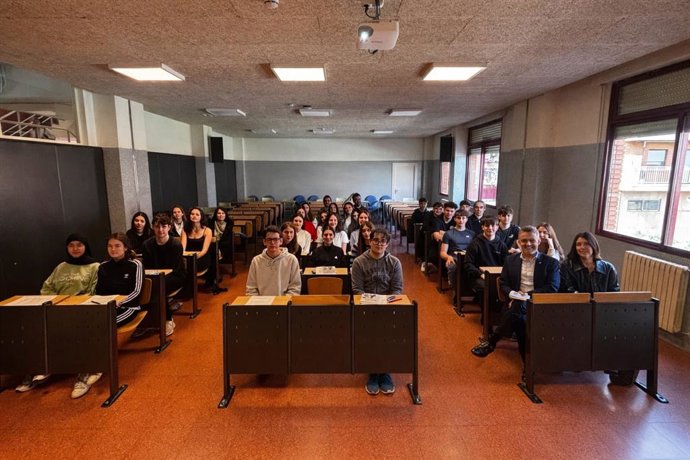 El Ayuntamiento de Logroño impulsa talleres en centros educativos para acercar la figura de Rafael Azcona a los jóvenes