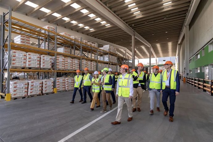 James Hardie inaugura su segunda línea en Orejo que duplicará su producción y creará 40 empleos