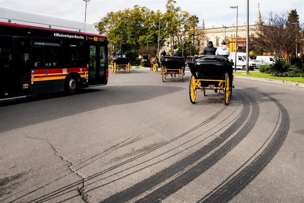 Coches de caballos en el Prado de San Sebastián de Sevilla.