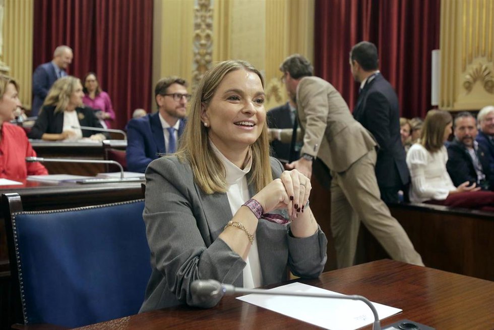 Archivo - La presidenta del Govern balear, Marga Prohens, durante el Debate de Política General