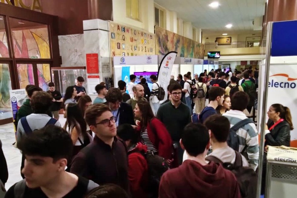 Participantes en la Feria de Empleo Esiem 2026, con más de 70 empresas de ingeniería.