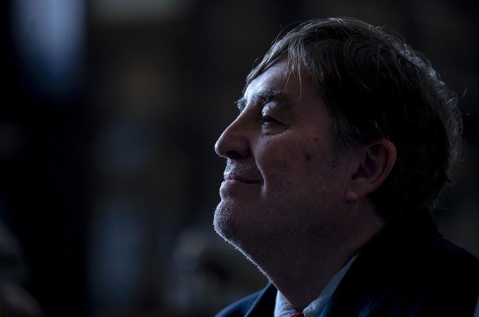 El director del Instituto Cervantes, Luis García Montero, interviene durante la presentación de la Moneda 8M-2026 en homenaje a Almudena Grandes, a 19 de marzo de 2026, en Madrid (España). Esta emisión forma parte de la serie anual de monedas dedicadas al