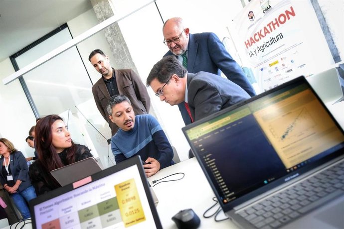 El ministro para la Transformación Digital y de la Función Pública, Óscar López, en el Congreso AI Agrifood de Córdoba, un encuentro científico internacional.