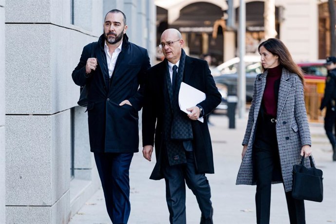 Archivo - El empresario Víctor de Aldama a su llegada al interrogatorio del juez instructor del 'caso Koldo', en la Audiencia Nacional, a 27 de noviembre de 2025, en Madrid (España). Aldama es interrogado por ser el presunto conseguidor de las mascarillas