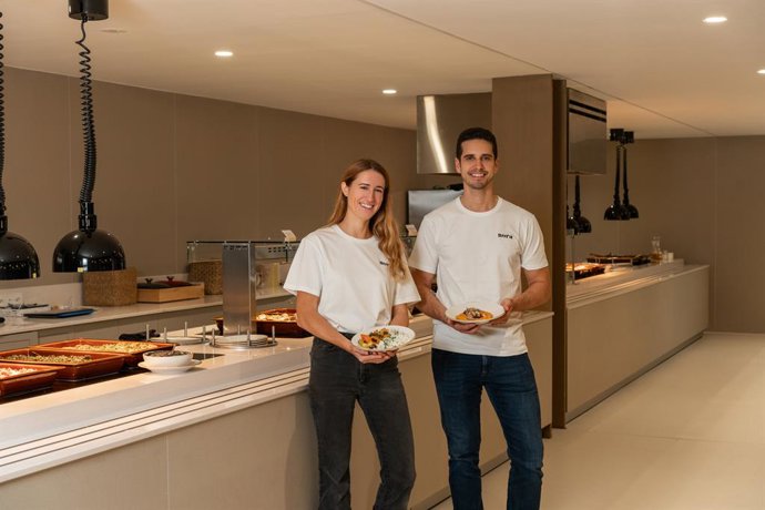 Archivo - El CEO de Nora Real Food, Albert Solé, i la cofundadora de Nora Real Food, Nora Vallcorba