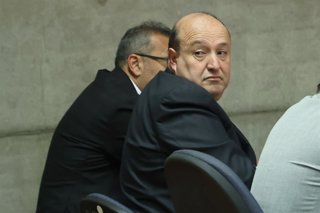 Santiago 19 de marzo 2026.  El Cuarto Juzgado de Garantia de Santiago comunica las medidas cautelares solicitadas por el Ministerio Publico en contra del exfiscal Manuel Guerra, imputado como autor de cohecho, prevaricacion y violacion de