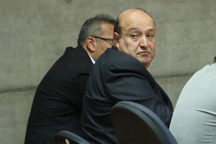 Santiago 19 de marzo 2026.  El Cuarto Juzgado de Garantia de Santiago comunica las medidas cautelares solicitadas por el Ministerio Publico en contra del exfiscal Manuel Guerra, imputado como autor de cohecho, prevaricacion y violacion de