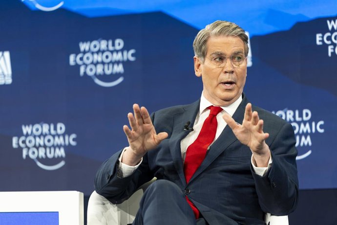 Archivo - HANDOUT - 20 January 2026, Switzerland, Davos: US Secretary of the Treasury Scott Bessent speaks during the "Conversation with Scott Bessent, US Secretary of the Treasury session" at the World Economic Forum annual meeting in Davos. Photo: Bened
