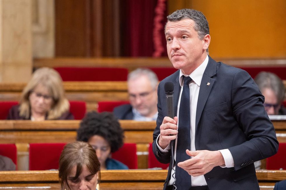  El conseller de Agricultura, Ganadería, Pesca y Alimentación de la Generalitat, scar Ordeig, durante el pleno del Parlament de Catalunya, a 18 de marzo de 2026, en Barcelona, Cataluña (España)
