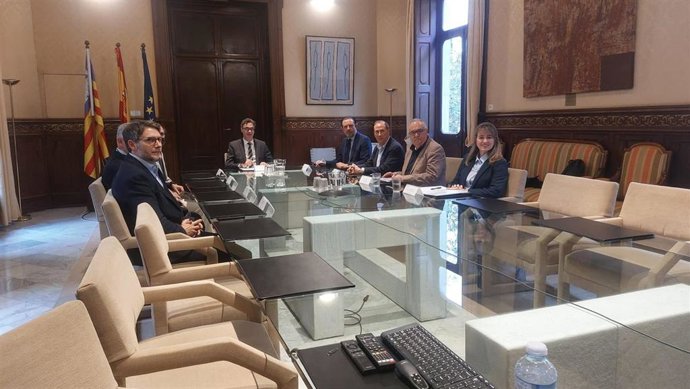 Reunión de representantes del Govern con las navieras para analizar los efectos de la guerra en Irán y Oriente Medio.