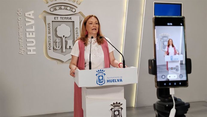 Archivo - La viceportavoz del PSOE en el Ayuntamiento de Huelva, María Teresa Flores.