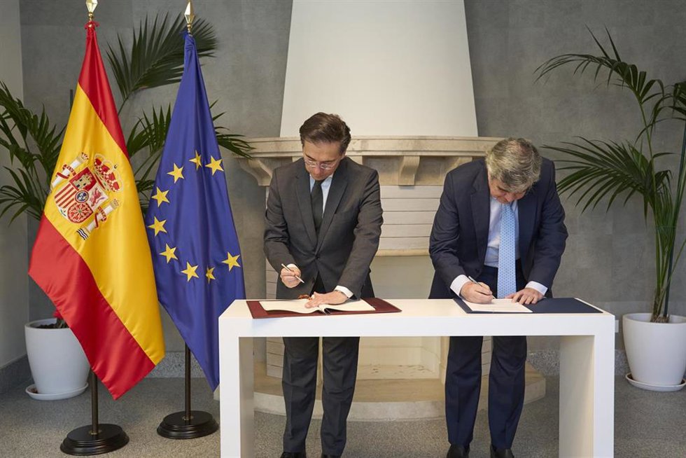 Albares Reafirma Su Compromiso Con La Cultura Con Un Acuerdo Estratégico Para Impulsar La Difusión Internacional De La Creación Artística Española.