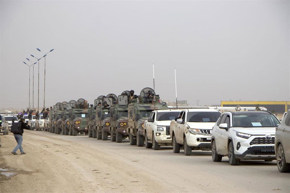 Archivo - Las fuerzas de seguridad sirias entran en la ciudad de Hasaka, en el noreste, como parte del acuerdo alcanzado con las fuerzas kurdas