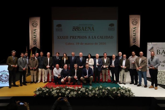 Foto de familia en los XXXIII Premios a la Calidad de la DO Baena.