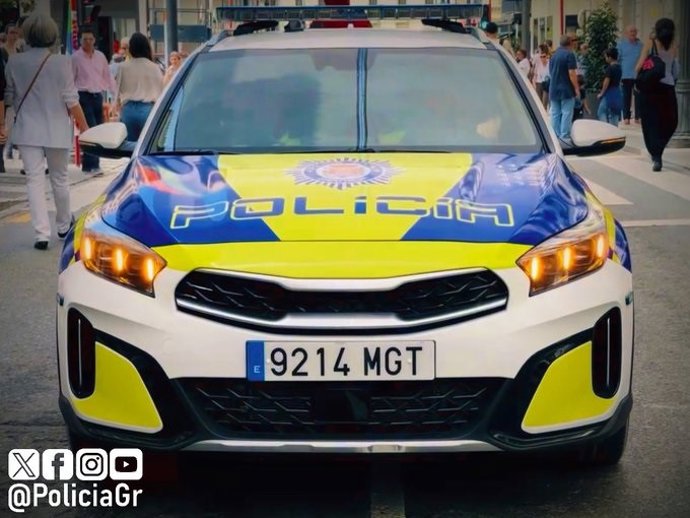 Archivo - Vehículo de la Policía Local de Granada.