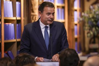 Archivo - January 13, 2026, Porto, Portugal: Prime Minister of Portugal, Luis Montenegro speaks during the celebration of the 120th anniversary of Livraria Lello. Celebration of the 120th anniversary of Livraria Lello, attended by the chairwoman of Livrar