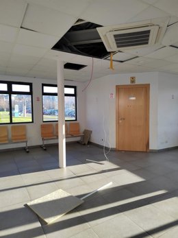Cuarto de espera del Intercambiador de El Sardinero con daños por actos vandálicos