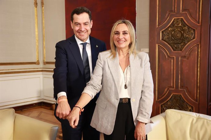 El presidente de la Junta de Andalucía, Juanma Moreno, durante la reunión mantenida con la alcaldesa de Granada, Marifrán Carazo. A 19 de marzo de 2026, en Sevilla (Andalucía, España). El presidente de la Junta de Andalucía, Juanma Moreno, ha mantenido un