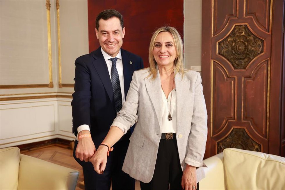 El presidente de la Junta de Andalucía, Juanma Moreno, durante la reunión mantenida con la alcaldesa de Granada, Marifrán Carazo. A 19 de marzo de 2026, en Sevilla (Andalucía, España). El presidente de la Junta de Andalucía, Juanma Moreno, ha mantenido