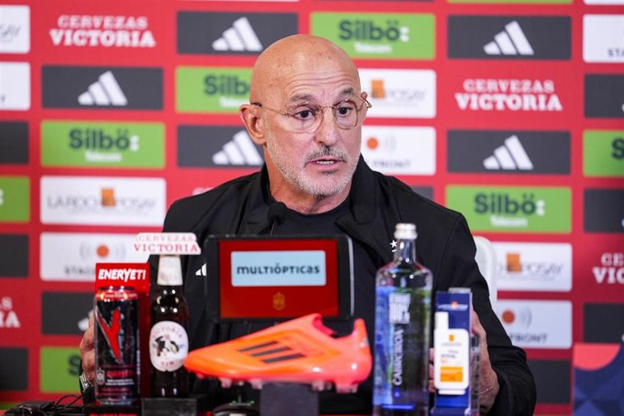 Archivo - El seleccionador nacional Luis de la Fuente en rueda de prensa