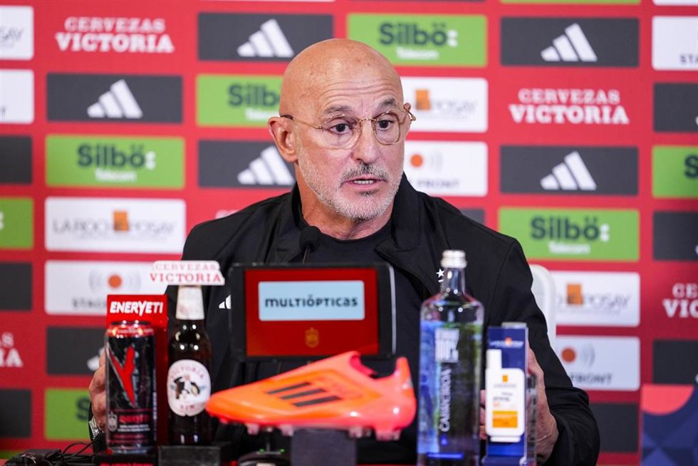 Archivo - El seleccionador nacional Luis de la Fuente en rueda de prensa