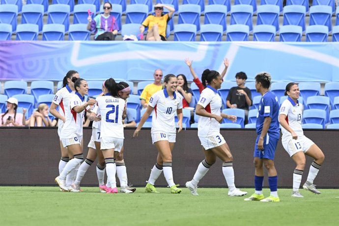 March 19, 2026, Bristol, England, United Kingdom: 19th March 2026, Robina Stadium, Gold Coast, Queensland, Australia; AFC Womens World Cup Qualifier, Uzbekistan versus Philippines; the Philippines celebrate the goal of Angela Beard who opens the scoring i