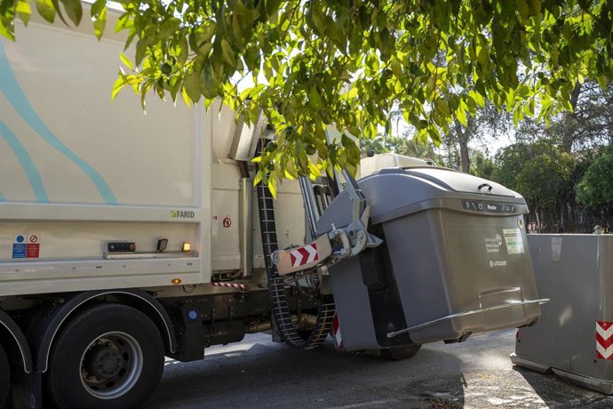 Archivo - Servicio de recogida de residuos.