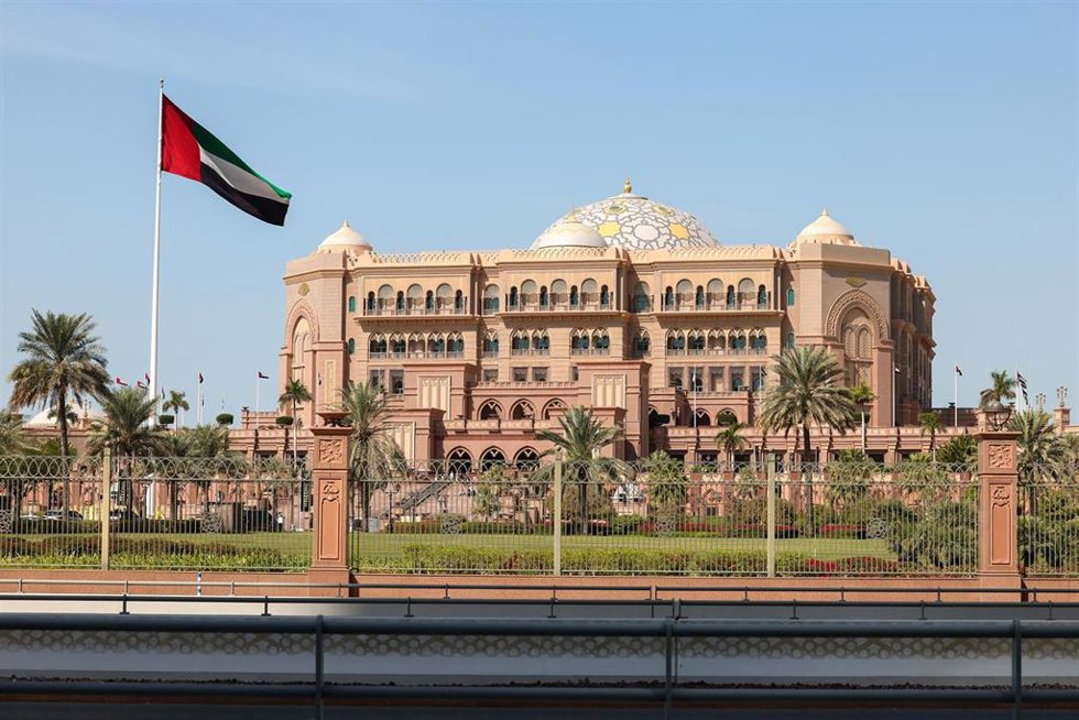 Archivo - Bandera de Emiratos Árabes Unidos en Abu Dabi