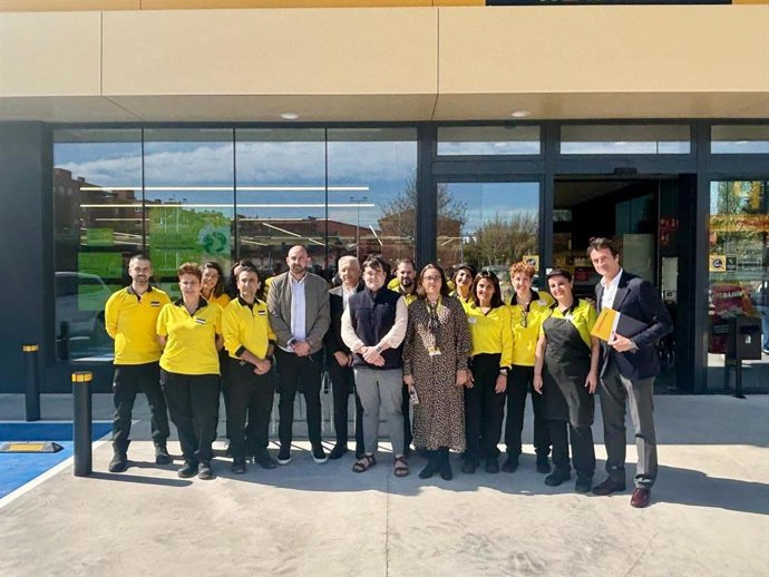 Inauguración del primer Ahorramas de Humanes de Madrid.