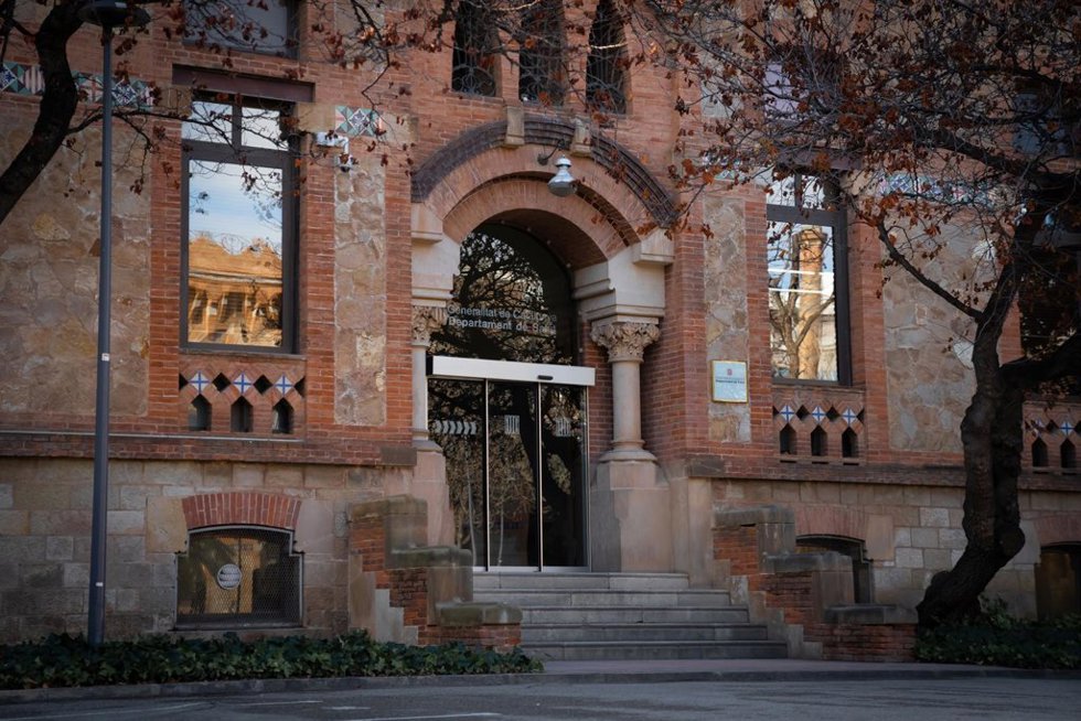 Archivo - Fachada de la Conselleria de Salud, a 17 de enero de 2025, en Barcelona, Catalunya (España).
