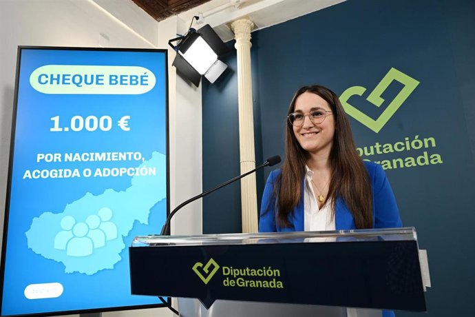 Archivo - La portavoz del equipo de Gobierno de la Diputación de Granada y diputada provincial de Reto Demográfico, María Vera.