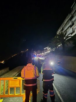 Acceso al núcleo de Bocacangrejo cerrado por el hundimiento de parte de la calzada