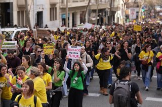 Archivo - Una de les manifestacions dels docents
